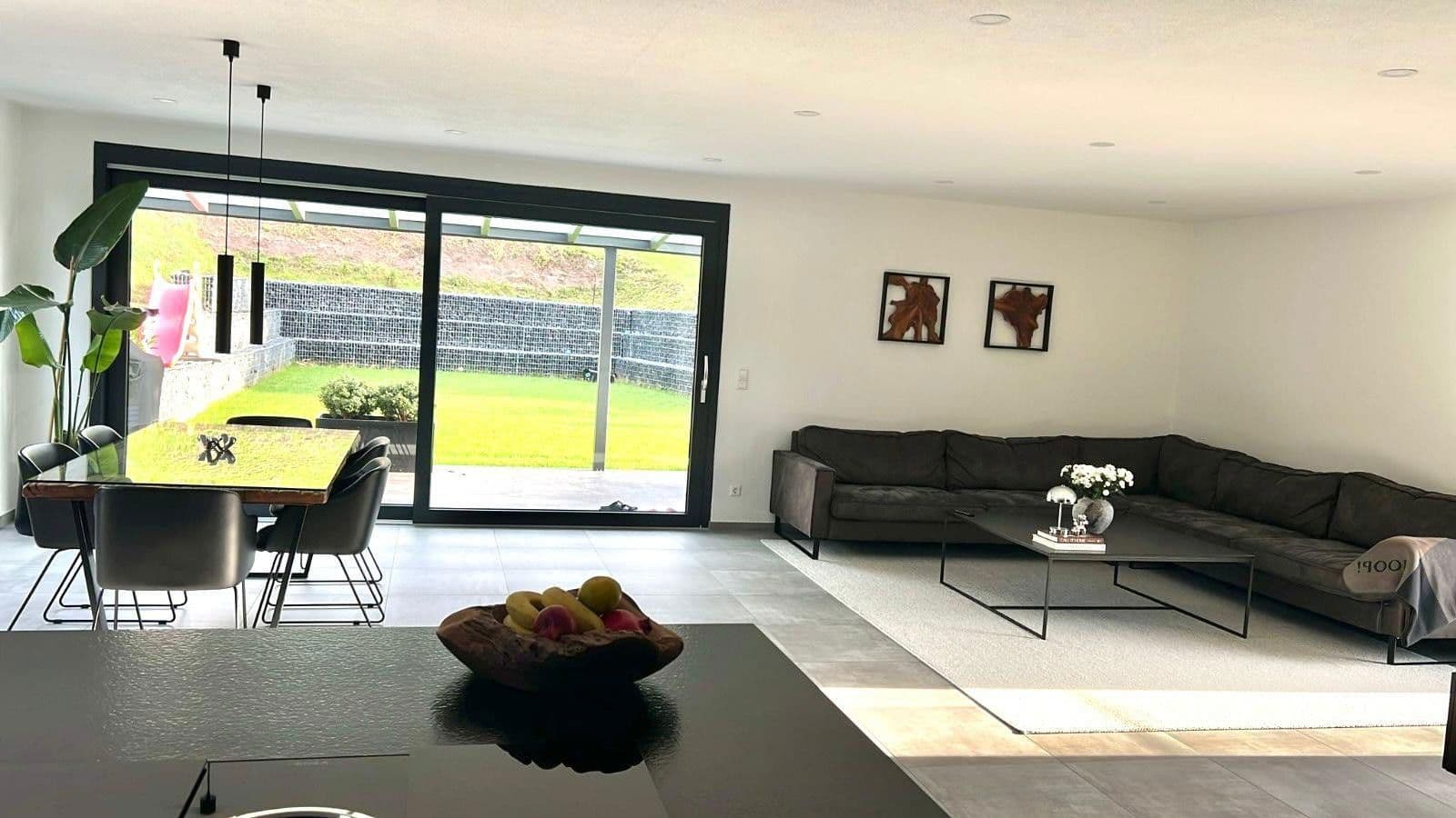 Prodej domu 194 m², pozemek 730 m², Weinstr. 47/1, Oberderdingen, Bádensko-Württembersko Prodej domu 194 m², pozemek 730 m², Weinstr. 47/1, Oberderdingen, Bádensko-Württembersko