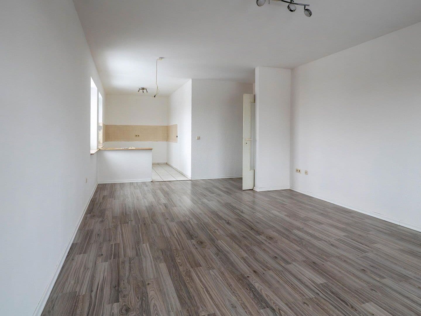 Pronájem bytu 4+1 90 m², Grasseler Straße 90, Braunschweig, Dolní Sasko Pronájem bytu 4+1 90 m², Grasseler Straße 90, Braunschweig, Dolní Sasko