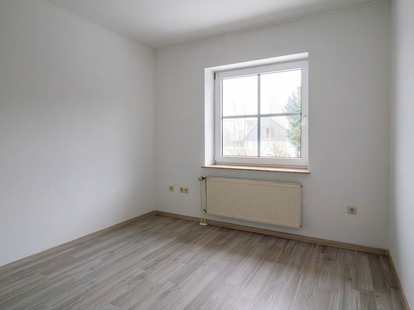 Pronájem bytu 4+1 90 m², Grasseler Straße 90, Braunschweig, Dolní Sasko Pronájem bytu 4+1 90 m², Grasseler Straße 90, Braunschweig, Dolní Sasko