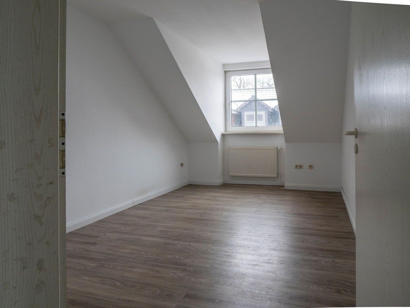 Pronájem bytu 4+1 74 m², Grasseler Straße 90, Braunschweig, Dolní Sasko Pronájem bytu 4+1 74 m², Grasseler Straße 90, Braunschweig, Dolní Sasko