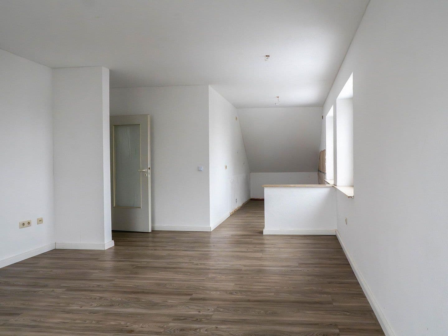 Pronájem bytu 4+1 74 m², Grasseler Straße 90, Braunschweig, Dolní Sasko Pronájem bytu 4+1 74 m², Grasseler Straße 90, Braunschweig, Dolní Sasko