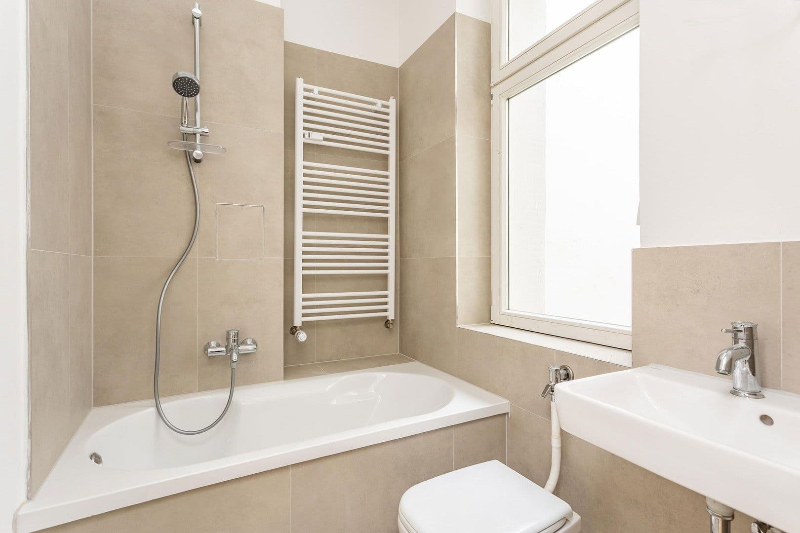 Prodej bytu 3+1 95 m², Külzer Straße 2, Berlin, Berlín Prodej bytu 3+1 95 m², Külzer Straße 2, Berlin, Berlín