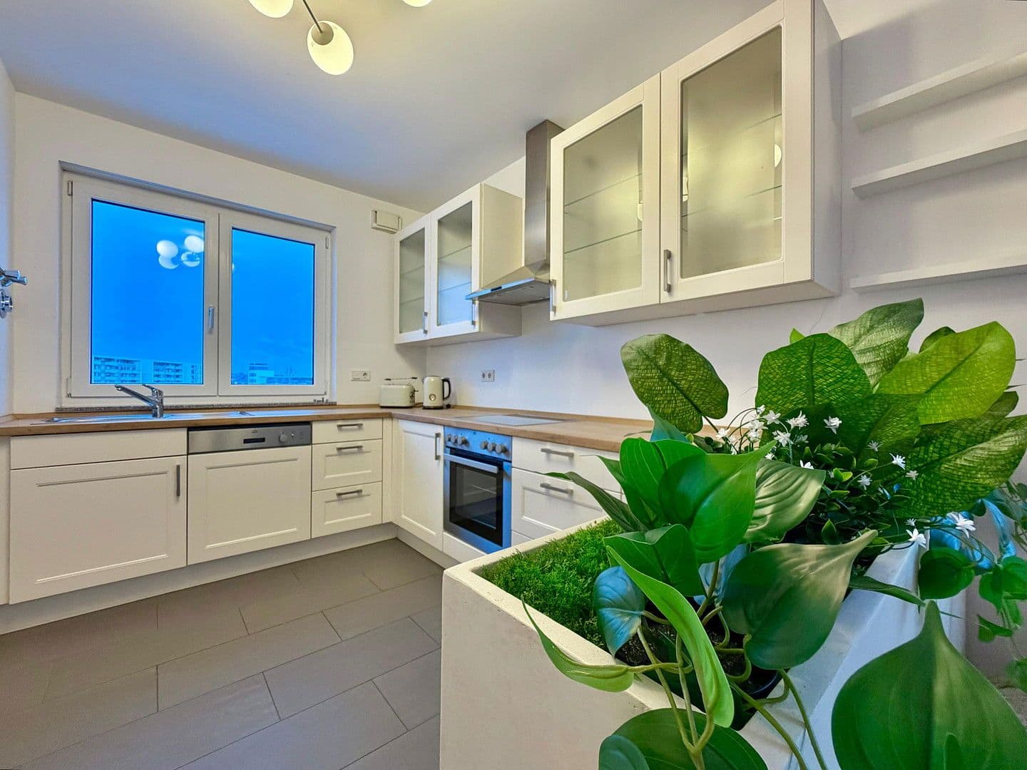 Pronájem bytu 1+1 36 m², Fitzmauricestr. 25, Köln, Severní Porýní-Vestfálsko Pronájem bytu 1+1 36 m², Fitzmauricestr. 25, Köln, Severní Porýní-Vestfálsko