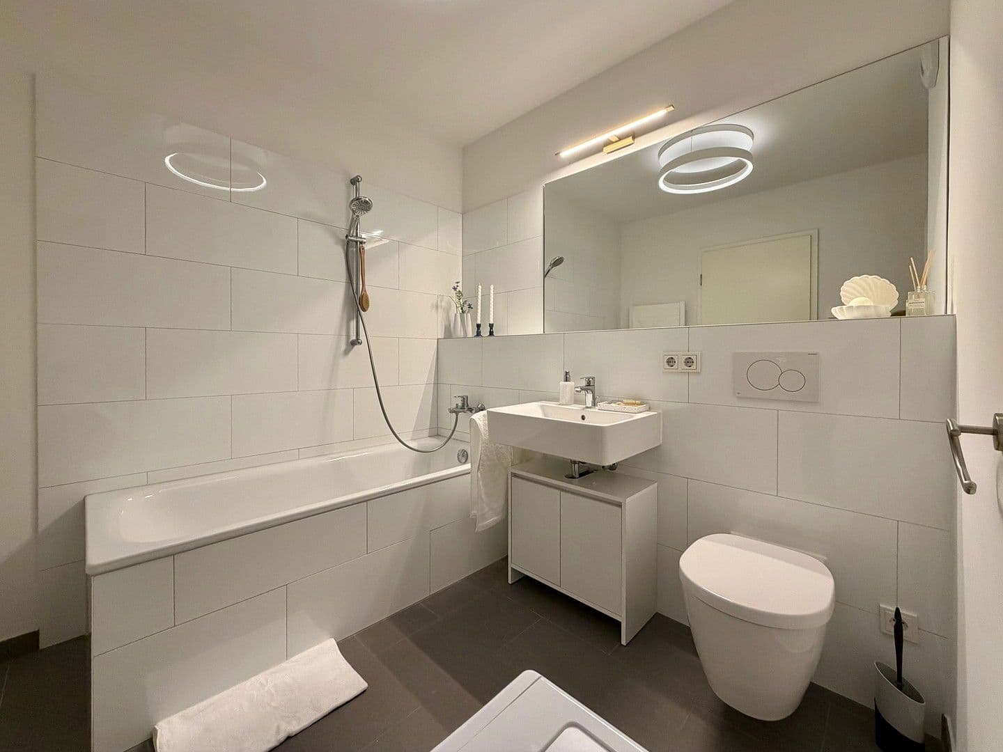 Pronájem bytu 1+1 36 m², Fitzmauricestr. 25, Köln, Severní Porýní-Vestfálsko Pronájem bytu 1+1 36 m², Fitzmauricestr. 25, Köln, Severní Porýní-Vestfálsko