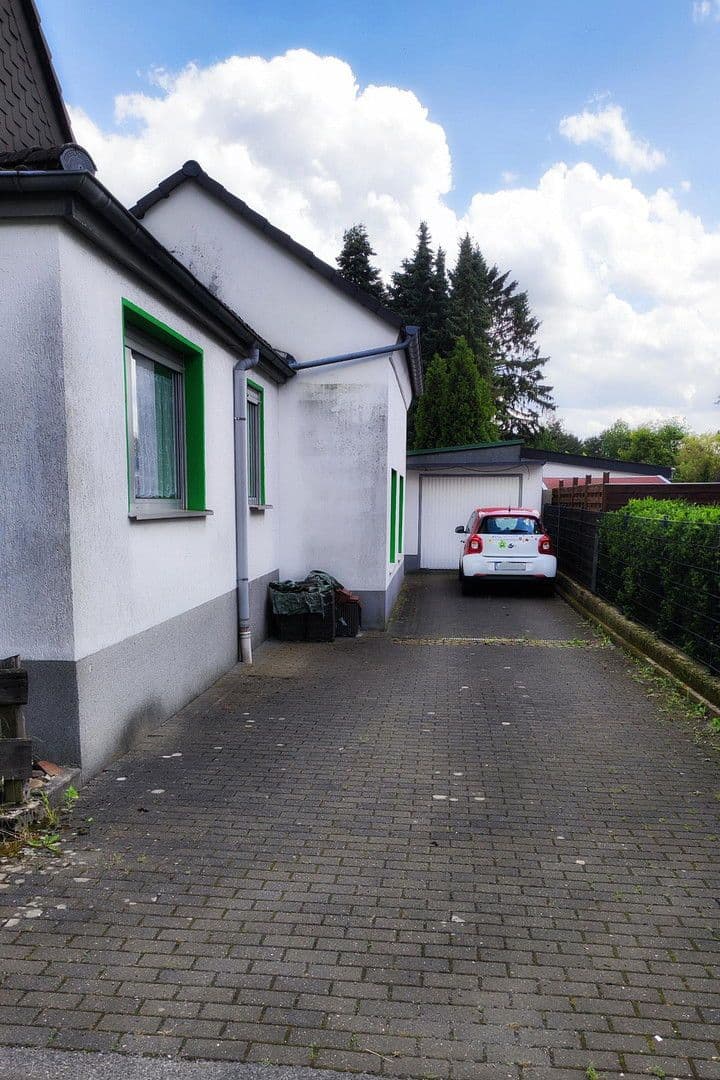 Prodej domu 147 m², pozemek 410 m², Fliederweg 8, Solingen, Severní Porýní-Vestfálsko Prodej domu 147 m², pozemek 410 m², Fliederweg 8, Solingen, Severní Porýní-Vestfálsko