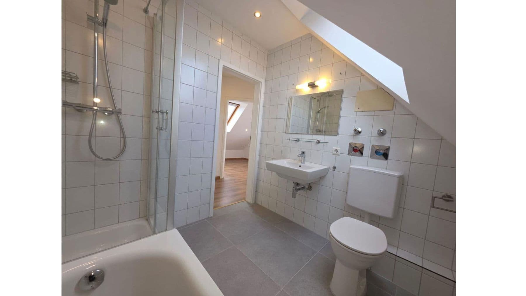 Prodej bytu 3+1 66 m², Sudetenstr. 1, Offenbach an der Queich, Porýní-Falc Prodej bytu 3+1 66 m², Sudetenstr. 1, Offenbach an der Queich, Porýní-Falc