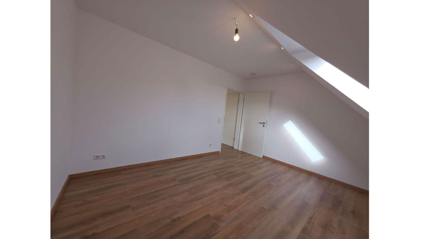 Prodej bytu 3+1 66 m², Sudetenstr. 1, Offenbach an der Queich, Porýní-Falc Prodej bytu 3+1 66 m², Sudetenstr. 1, Offenbach an der Queich, Porýní-Falc
