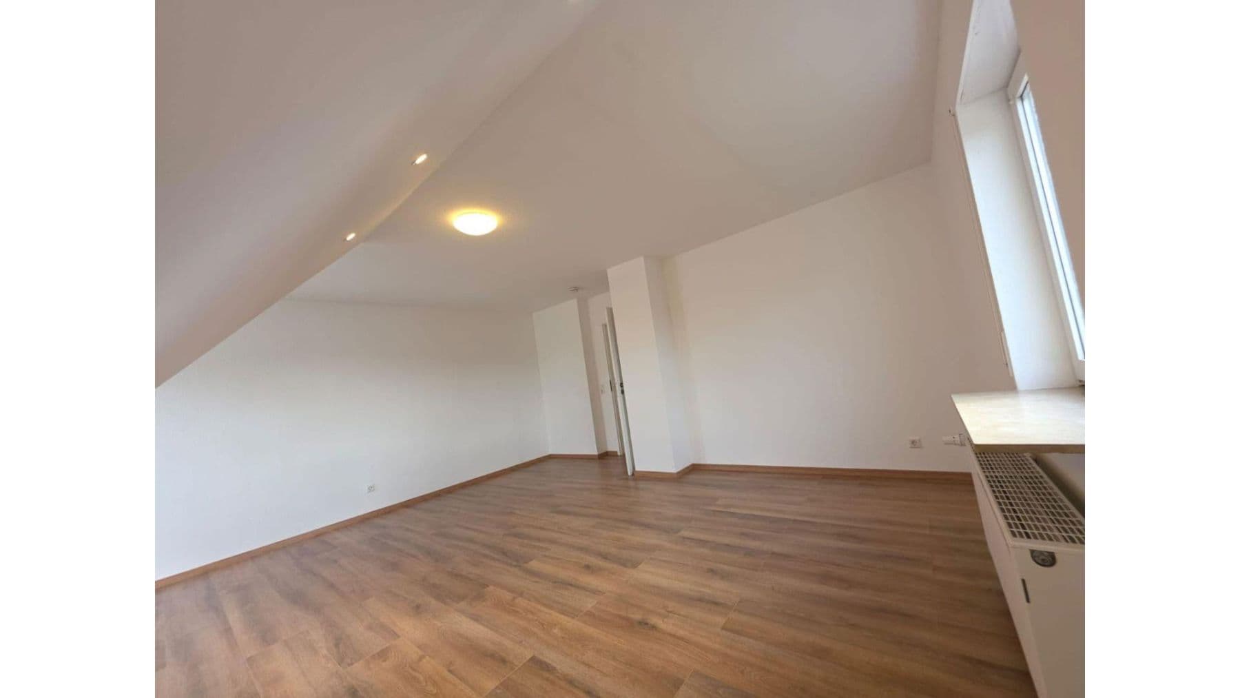 Prodej bytu 3+1 66 m², Sudetenstr. 1, Offenbach an der Queich, Porýní-Falc Prodej bytu 3+1 66 m², Sudetenstr. 1, Offenbach an der Queich, Porýní-Falc