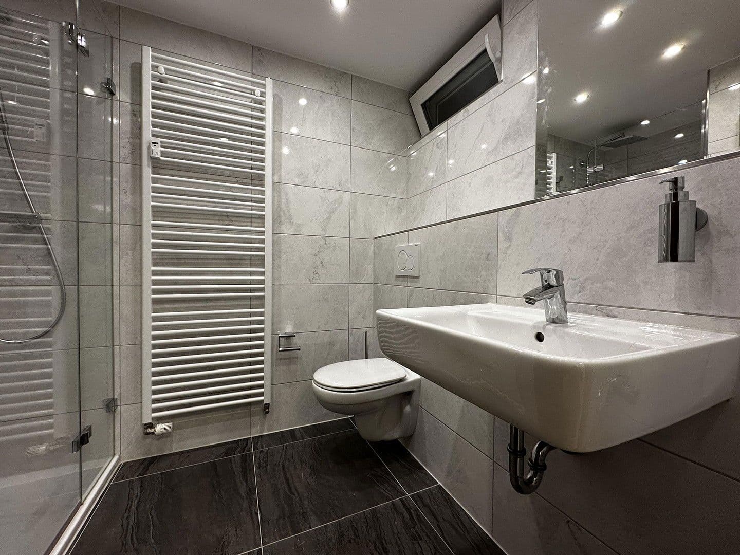 Pronájem bytu 2+1 50 m², Pestalozzistraße 44, Köln, Severní Porýní-Vestfálsko Pronájem bytu 2+1 50 m², Pestalozzistraße 44, Köln, Severní Porýní-Vestfálsko