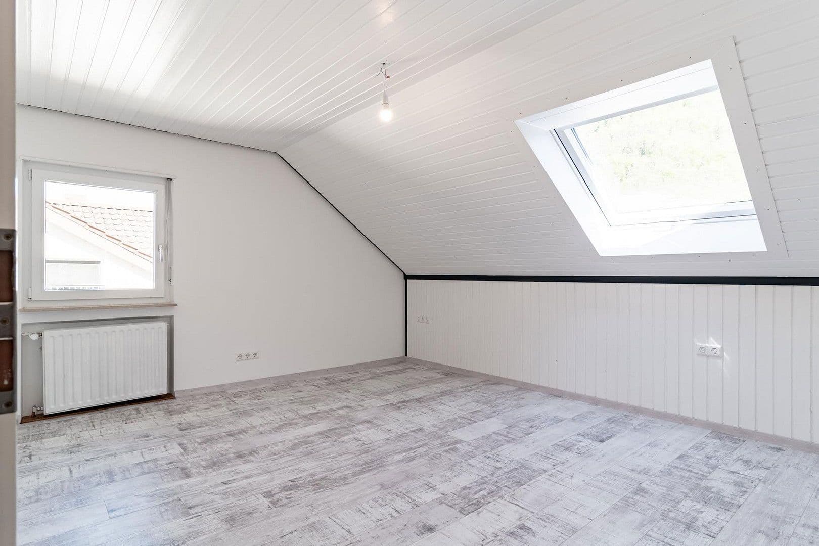 Pronájem bytu 4+1 88 m², Altenstrasse 70, Annweiler am Trifels, Porýní-Falc Pronájem bytu 4+1 88 m², Altenstrasse 70, Annweiler am Trifels, Porýní-Falc