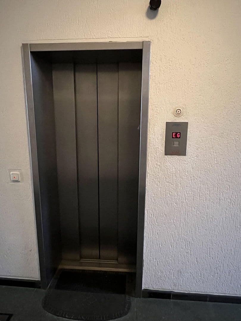 Pronájem bytu 2+1 50 m², Kleverstraße 64, Düsseldorf, Severní Porýní-Vestfálsko Pronájem bytu 2+1 50 m², Kleverstraße 64, Düsseldorf, Severní Porýní-Vestfálsko