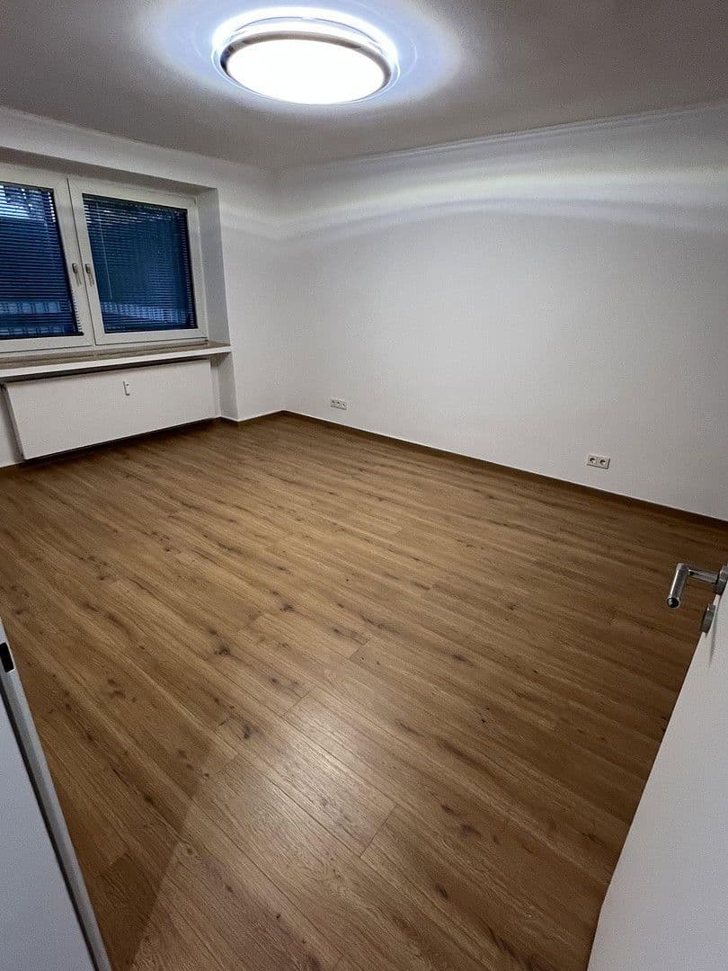 Pronájem bytu 2+1 50 m², Kleverstraße 64, Düsseldorf, Severní Porýní-Vestfálsko Pronájem bytu 2+1 50 m², Kleverstraße 64, Düsseldorf, Severní Porýní-Vestfálsko