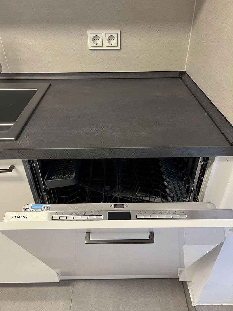 Pronájem bytu 2+1 50 m², Kleverstraße 64, Düsseldorf, Severní Porýní-Vestfálsko Pronájem bytu 2+1 50 m², Kleverstraße 64, Düsseldorf, Severní Porýní-Vestfálsko