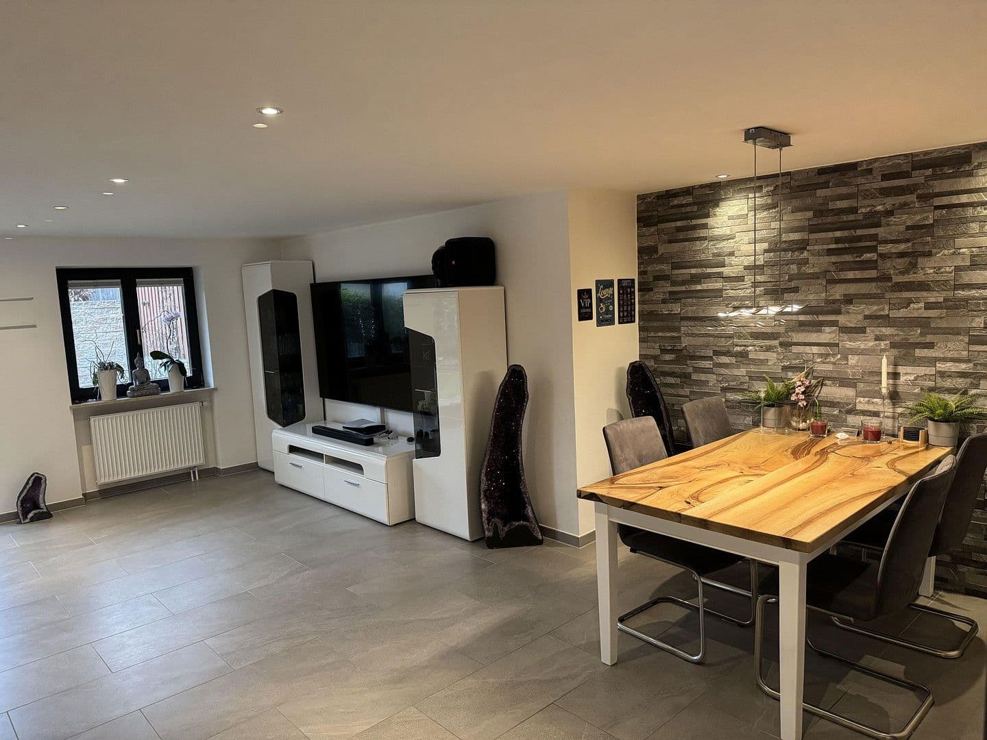 Prodej bytu 4+1 145 m², Aiblingerstraße 6, Bruckmühl, Bavorsko Prodej bytu 4+1 145 m², Aiblingerstraße 6, Bruckmühl, Bavorsko