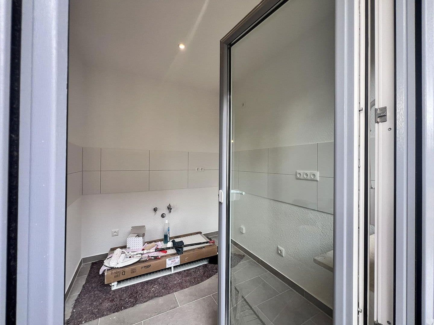 Pronájem bytu 2+1 56 m², Douglasstr. 28/30, Karlsruhe, Bádensko-Württembersko Pronájem bytu 2+1 56 m², Douglasstr. 28/30, Karlsruhe, Bádensko-Württembersko