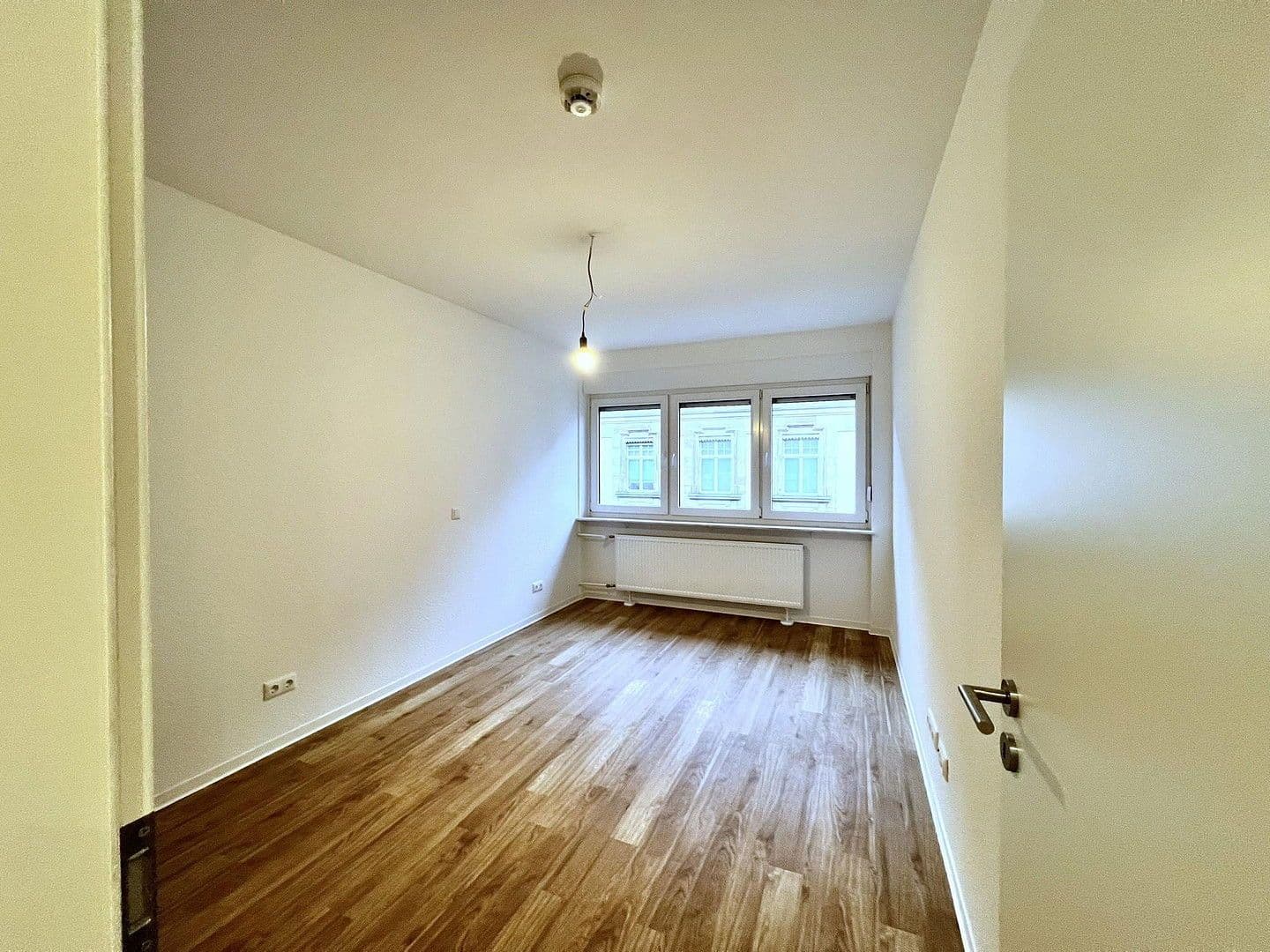 Pronájem bytu 2+1 56 m², Douglasstr. 28/30, Karlsruhe, Bádensko-Württembersko Pronájem bytu 2+1 56 m², Douglasstr. 28/30, Karlsruhe, Bádensko-Württembersko