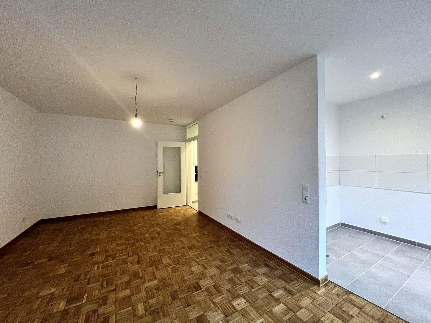 Pronájem bytu 2+1 56 m², Douglasstr. 28/30, Karlsruhe, Bádensko-Württembersko Pronájem bytu 2+1 56 m², Douglasstr. 28/30, Karlsruhe, Bádensko-Württembersko