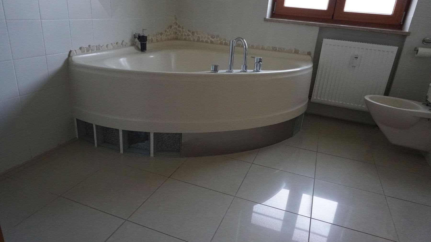 Pronájem bytu 5+1 159 m², Nordendtr 7, Geisenfeld, Bavorsko Pronájem bytu 5+1 159 m², Nordendtr 7, Geisenfeld, Bavorsko