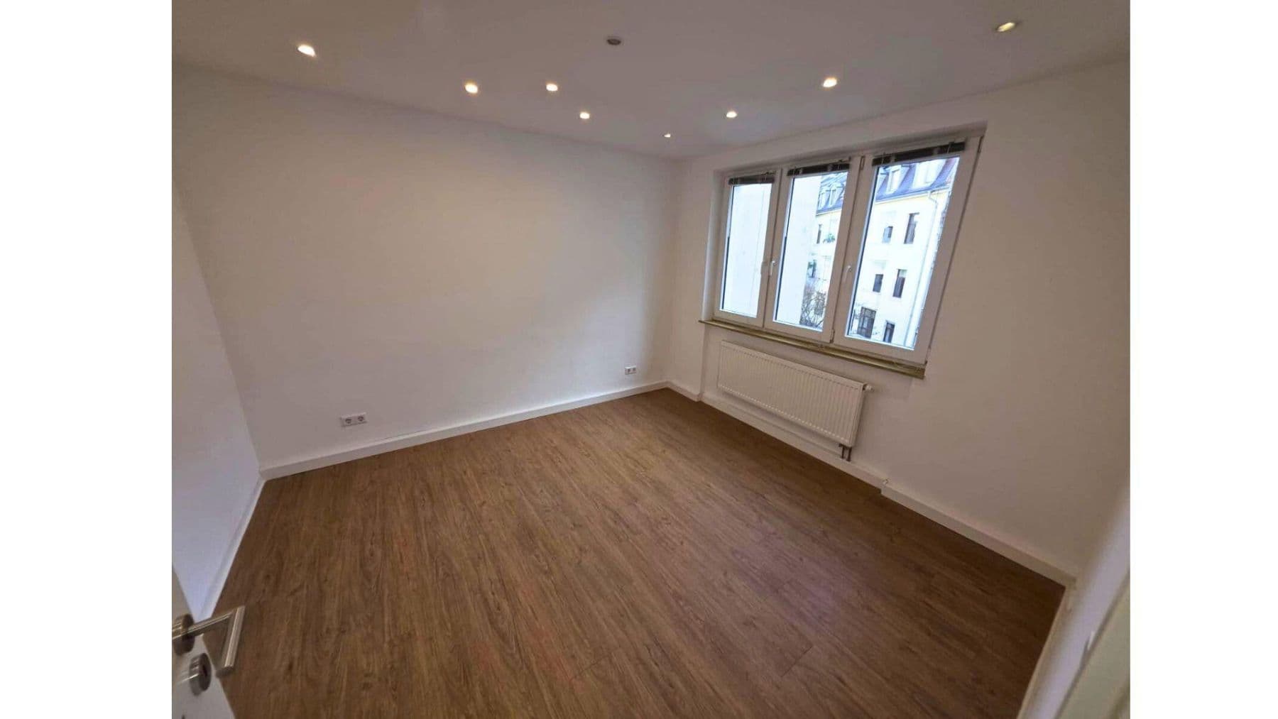 Prodej bytu 3+1 62 m², Kriegsstr. 296, Karlsruhe, Bádensko-Württembersko Prodej bytu 3+1 62 m², Kriegsstr. 296, Karlsruhe, Bádensko-Württembersko