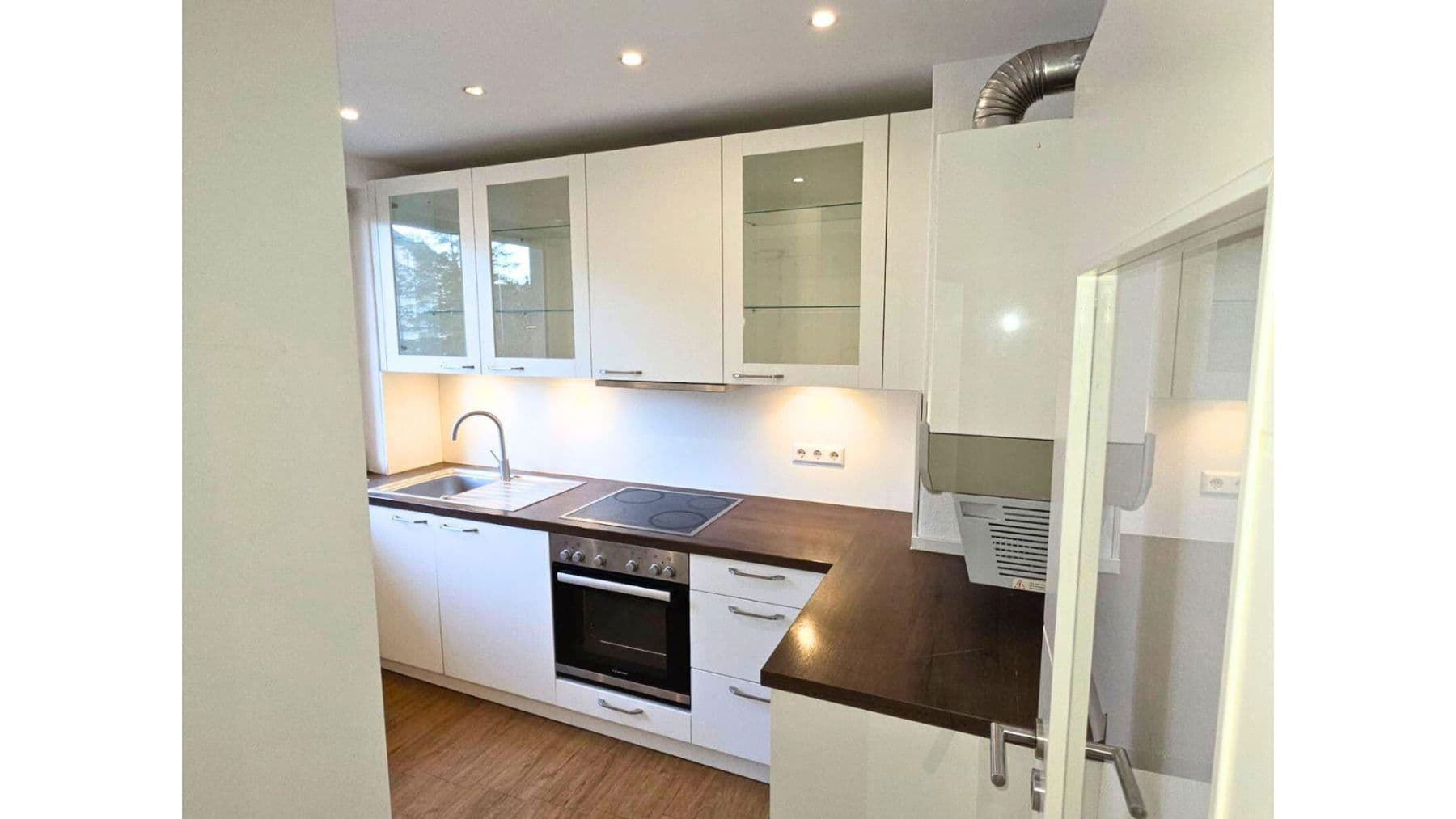 Prodej bytu 3+1 62 m², Kriegsstr. 296, Karlsruhe, Bádensko-Württembersko Prodej bytu 3+1 62 m², Kriegsstr. 296, Karlsruhe, Bádensko-Württembersko