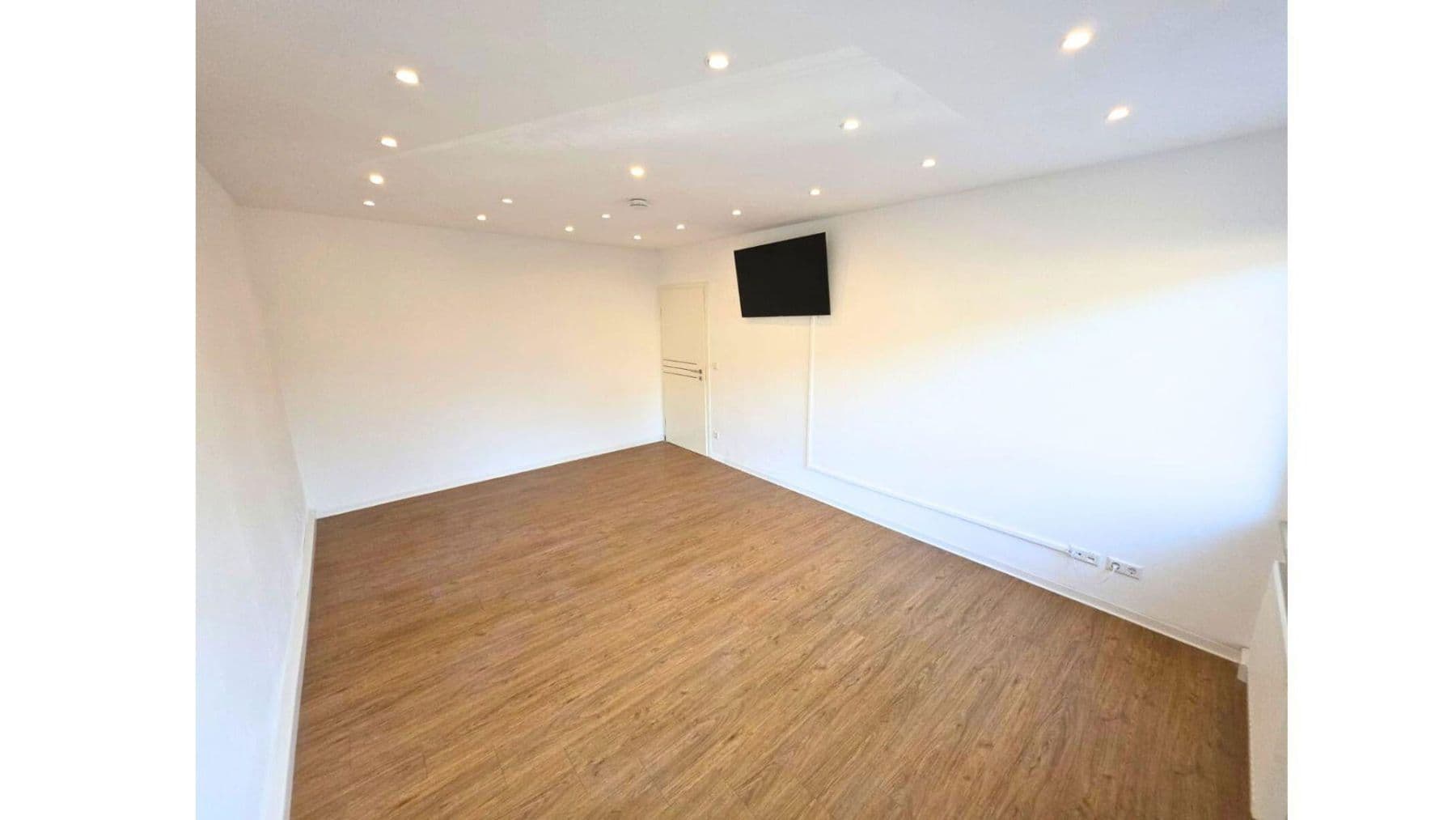 Prodej bytu 3+1 62 m², Kriegsstr. 296, Karlsruhe, Bádensko-Württembersko Prodej bytu 3+1 62 m², Kriegsstr. 296, Karlsruhe, Bádensko-Württembersko