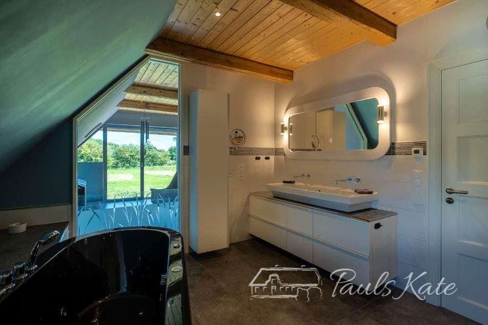 Prodej domu 196 m², pozemek 3.000 m², Dörpsstraat 30, Almdorf, Šlesvicko-Holštýnsko Prodej domu 196 m², pozemek 3.000 m², Dörpsstraat 30, Almdorf, Šlesvicko-Holštýnsko