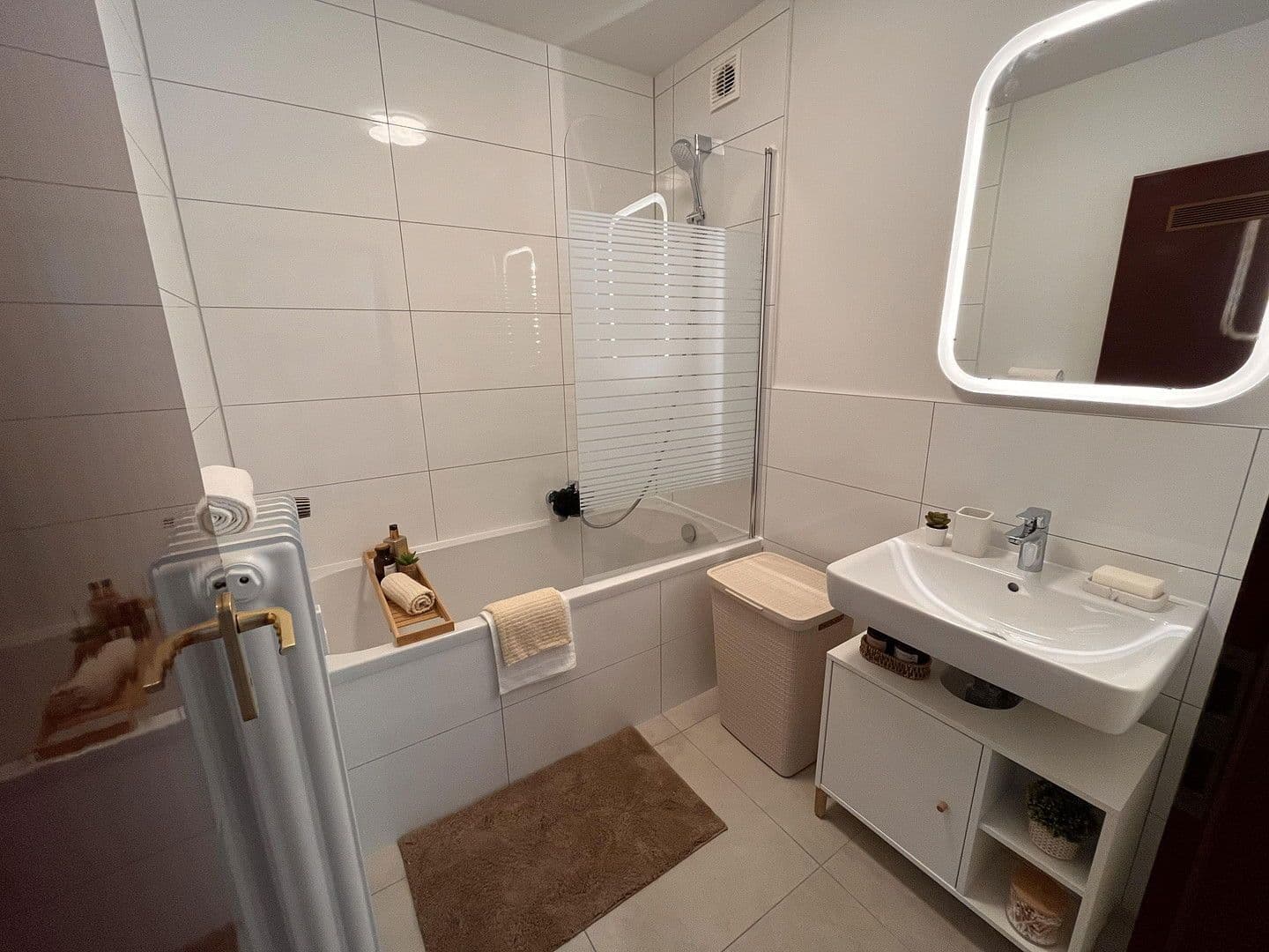 Prodej bytu 3+1 80 m², Moltkestr. 44, Altrip, Porýní-Falc Prodej bytu 3+1 80 m², Moltkestr. 44, Altrip, Porýní-Falc