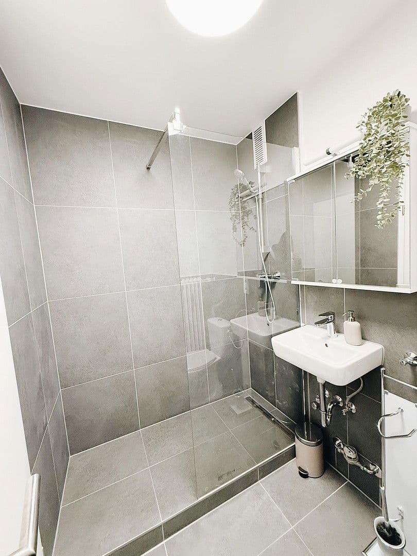 Pronájem bytu 1+1 35 m², Königswieser Straße 1, München, Bavorsko Pronájem bytu 1+1 35 m², Königswieser Straße 1, München, Bavorsko