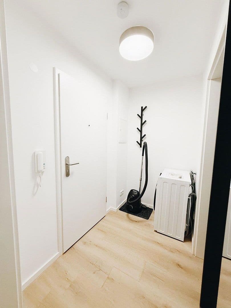 Pronájem bytu 1+1 35 m², Königswieser Straße 1, München, Bavorsko Pronájem bytu 1+1 35 m², Königswieser Straße 1, München, Bavorsko