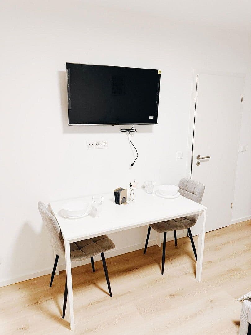 Pronájem bytu 1+1 35 m², Königswieser Straße 1, München, Bavorsko Pronájem bytu 1+1 35 m², Königswieser Straße 1, München, Bavorsko