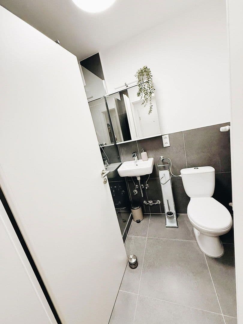 Pronájem bytu 1+1 35 m², Königswieser Straße 1, München, Bavorsko Pronájem bytu 1+1 35 m², Königswieser Straße 1, München, Bavorsko