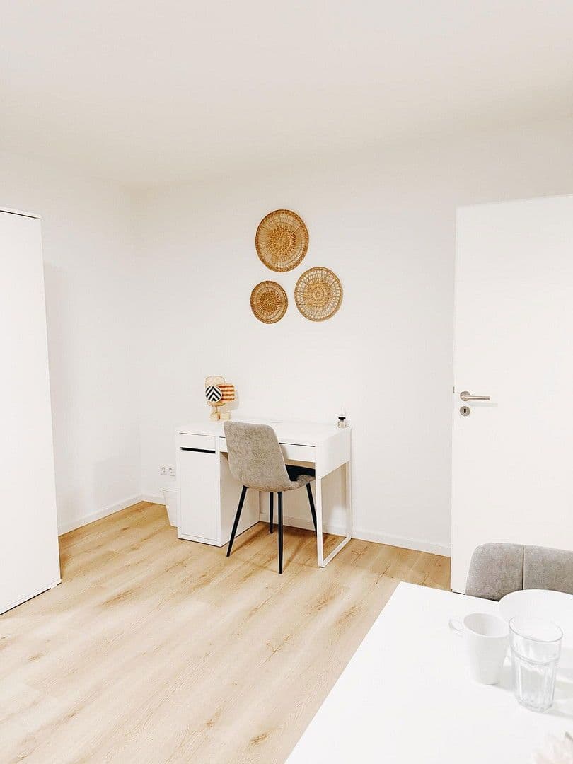 Pronájem bytu 1+1 35 m², Königswieser Straße 1, München, Bavorsko Pronájem bytu 1+1 35 m², Königswieser Straße 1, München, Bavorsko