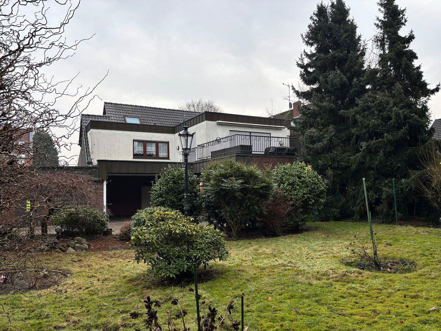 Prodej domu 273 m², pozemek 1.278 m², Oberhausen, Severní Porýní-Vestfálsko Prodej domu 273 m², pozemek 1.278 m², Oberhausen, Severní Porýní-Vestfálsko