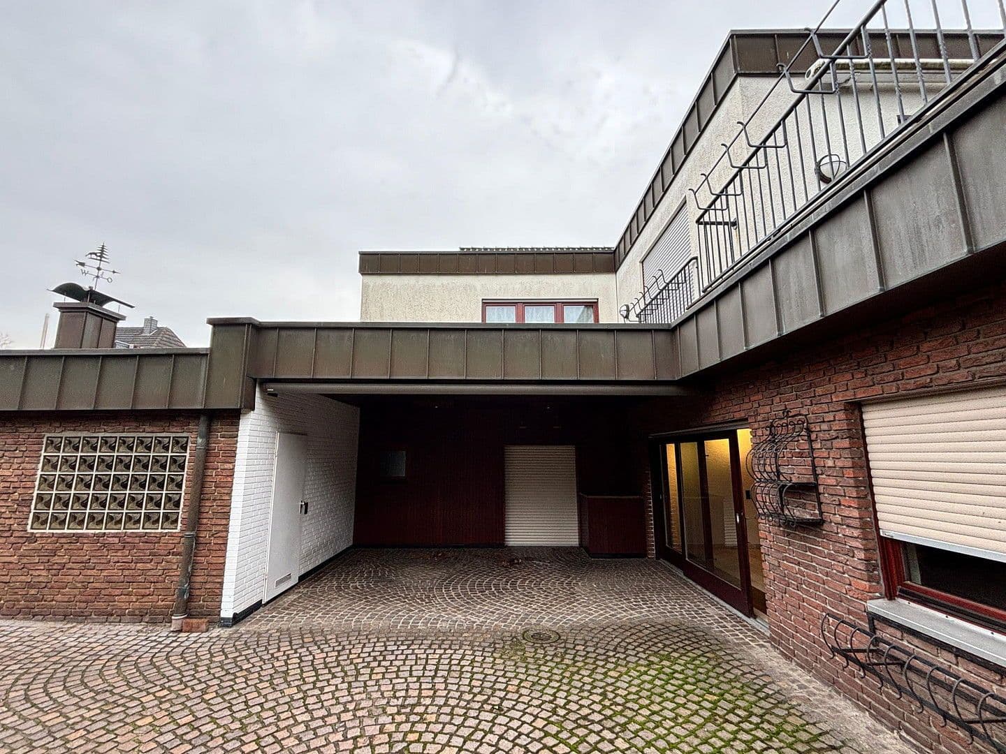 Prodej domu 273 m², pozemek 1.278 m², Oberhausen, Severní Porýní-Vestfálsko Prodej domu 273 m², pozemek 1.278 m², Oberhausen, Severní Porýní-Vestfálsko