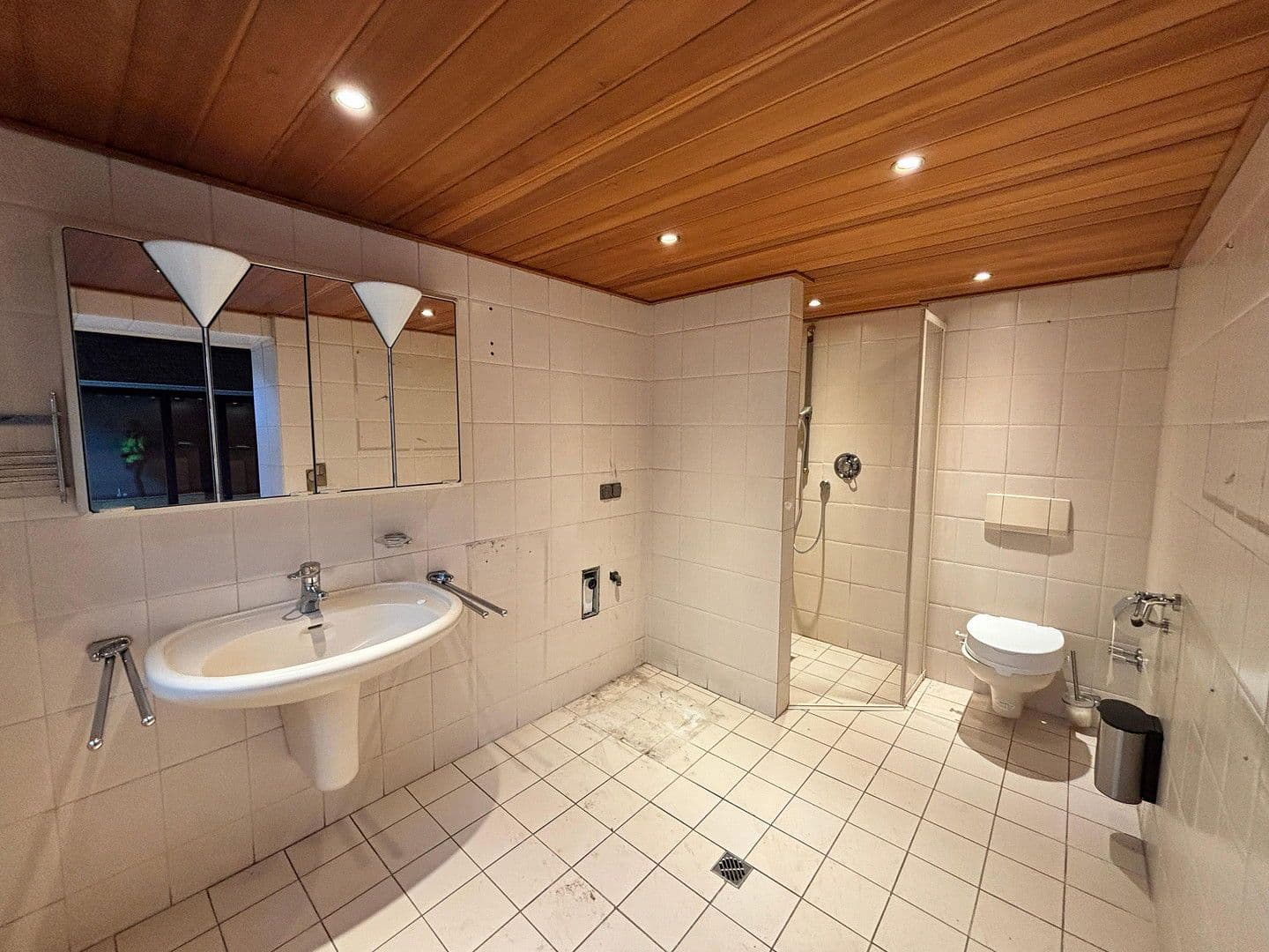 Prodej domu 273 m², pozemek 1.278 m², Oberhausen, Severní Porýní-Vestfálsko Prodej domu 273 m², pozemek 1.278 m², Oberhausen, Severní Porýní-Vestfálsko