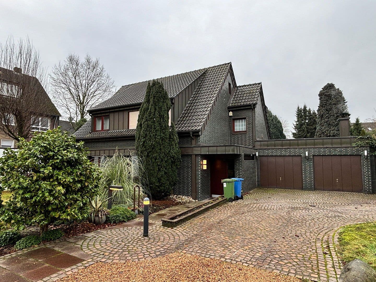 Prodej domu 273 m², pozemek 1.278 m², Oberhausen, Severní Porýní-Vestfálsko Prodej domu 273 m², pozemek 1.278 m², Oberhausen, Severní Porýní-Vestfálsko