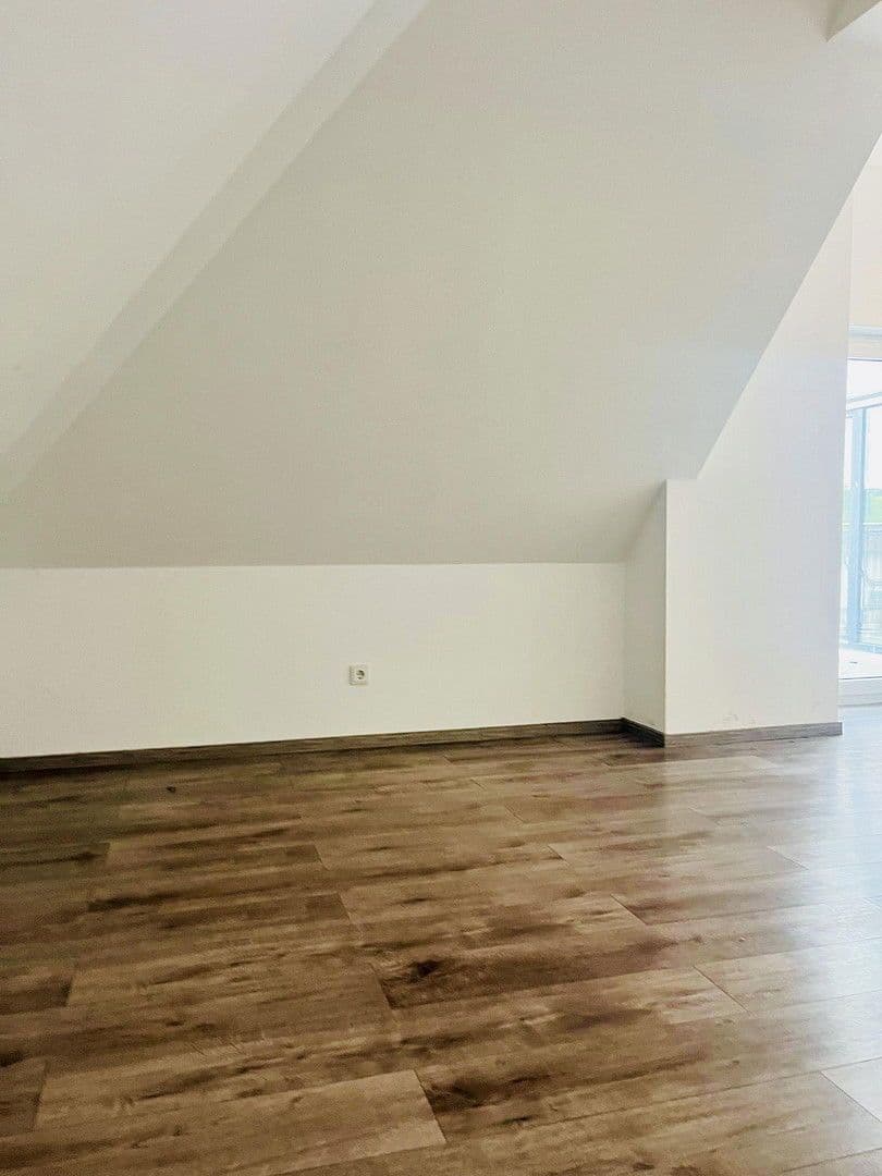 Pronájem bytu 3+1 110 m², Gwinnerstraße 35, Frankfurt am Main, Hessen Pronájem bytu 3+1 110 m², Gwinnerstraße 35, Frankfurt am Main, Hessen