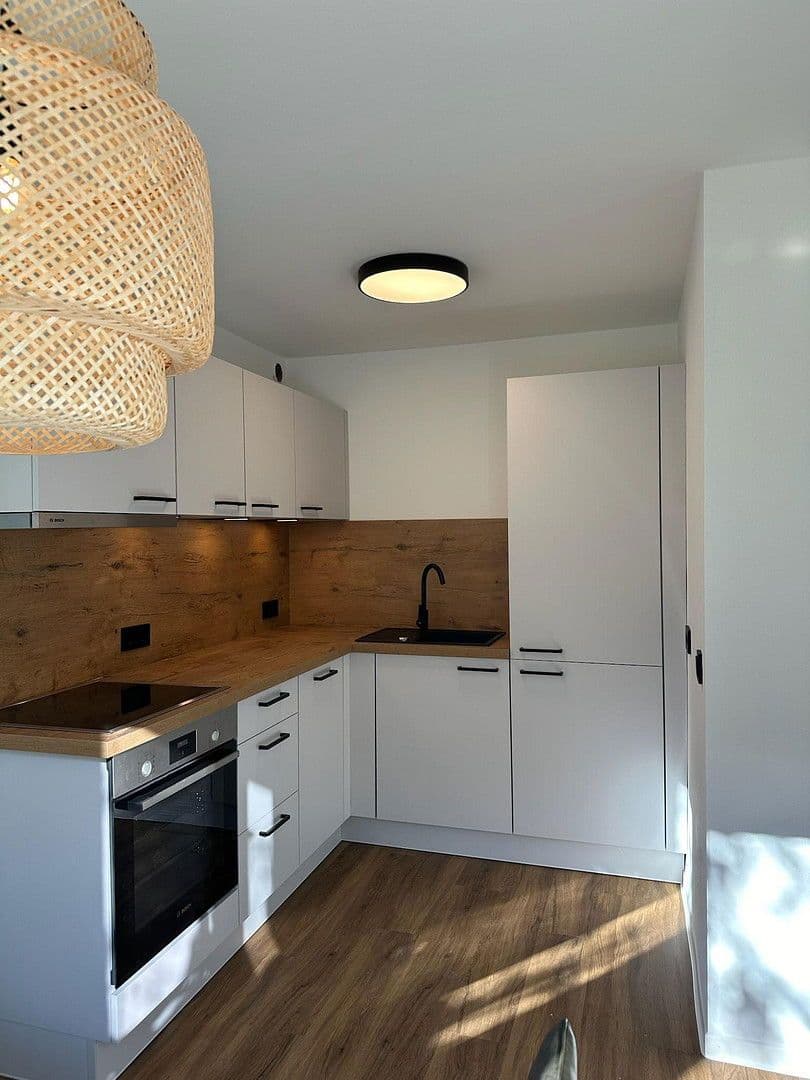 Pronájem bytu 1+kk 46 m², Köpferstraße 2, Stuttgart, Bádensko-Württembersko Pronájem bytu 1+kk 46 m², Köpferstraße 2, Stuttgart, Bádensko-Württembersko