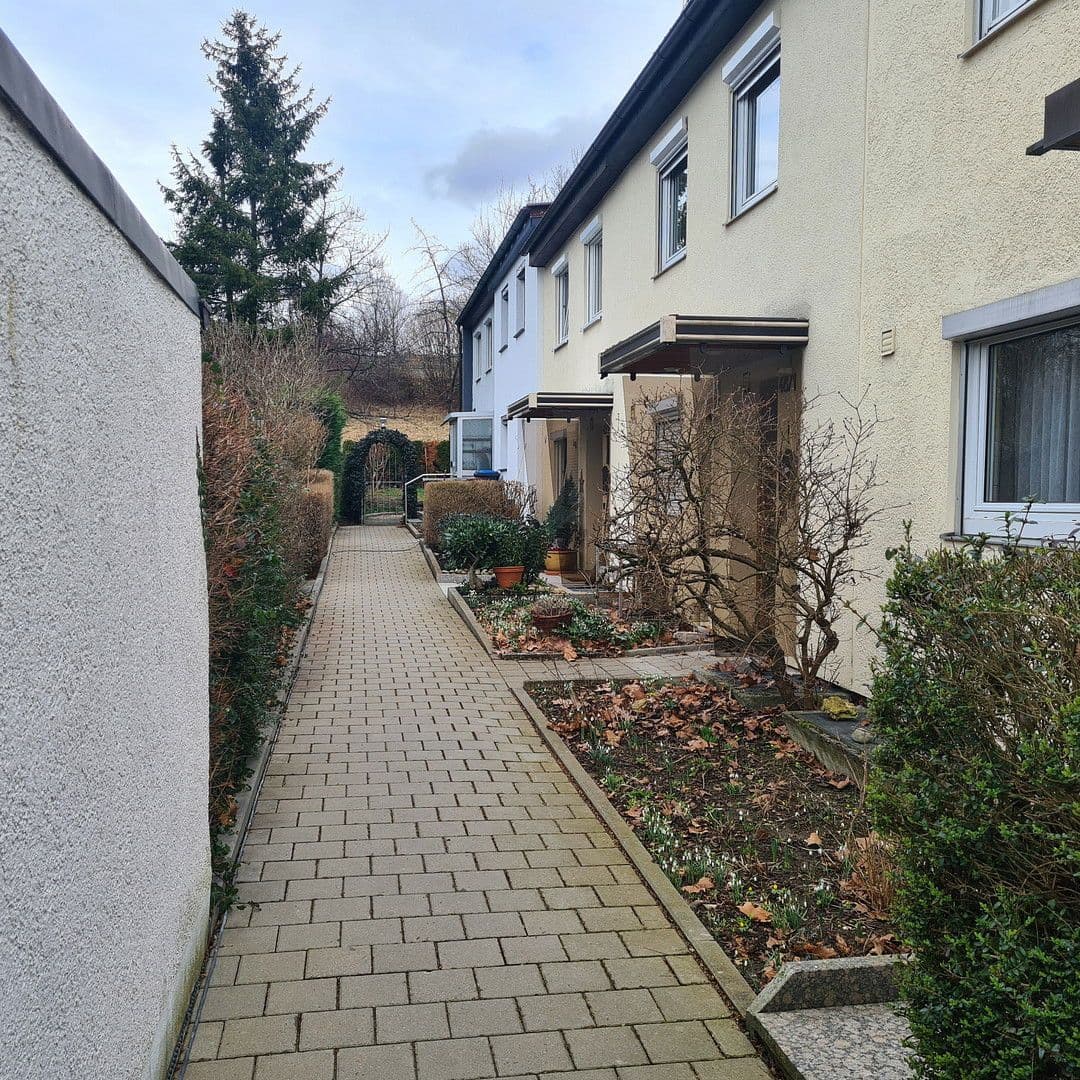 Prodej domu 90 m², pozemek 197 m², Hauffstraße 48/1, Pfullingen, Bádensko-Württembersko Prodej domu 90 m², pozemek 197 m², Hauffstraße 48/1, Pfullingen, Bádensko-Württembersko