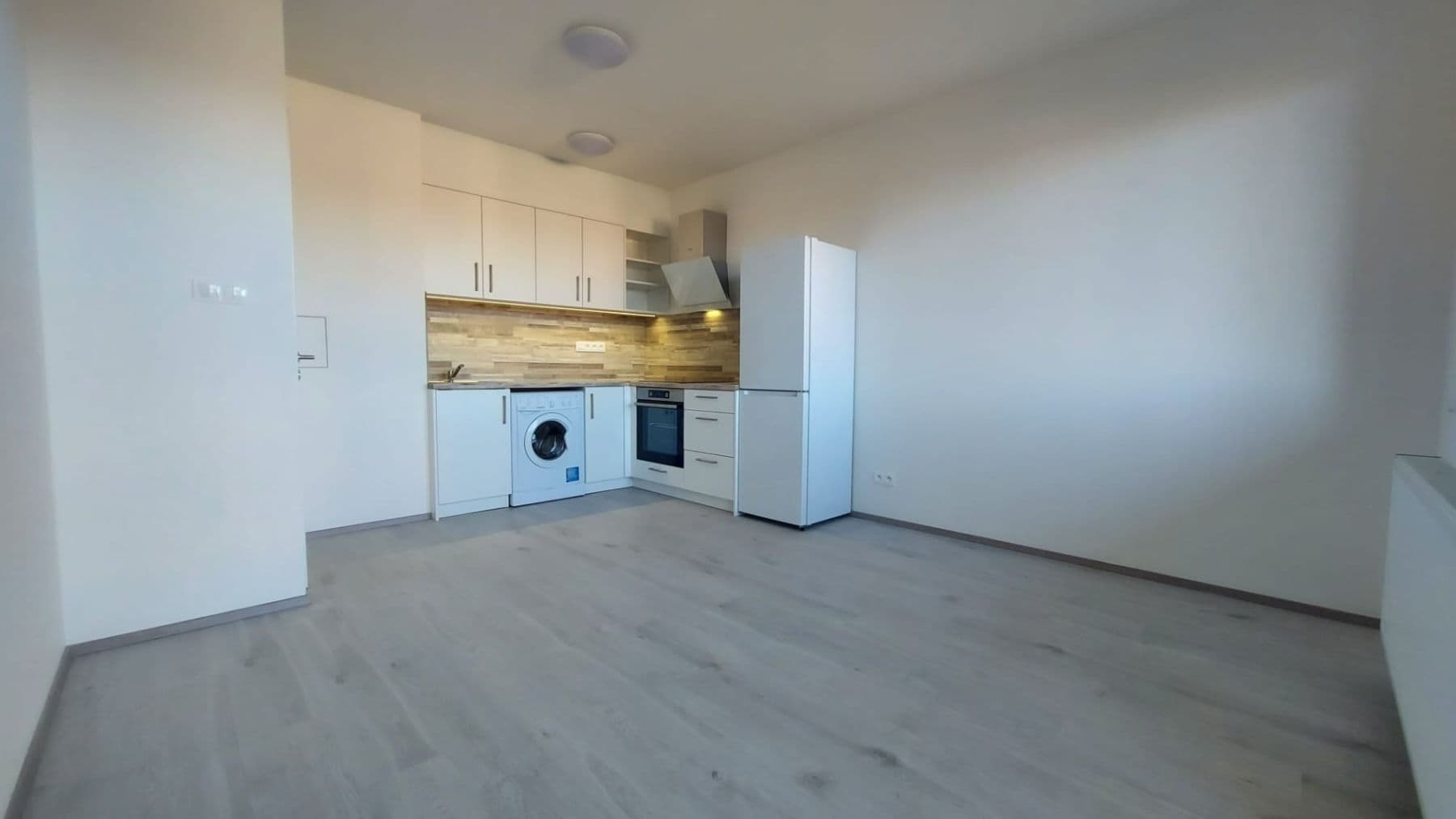 Pronájem bytu 2+kk 36 m², Karla Čapka, Unhošť, Středočeský kraj Pronájem bytu 2+kk 36 m², Karla Čapka, Unhošť, Středočeský kraj