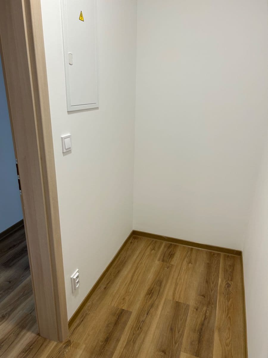 Pronájem bytu 1+kk 35 m², Topolová, Olomouc, Olomoucký kraj Pronájem bytu 1+kk 35 m², Topolová, Olomouc, Olomoucký kraj