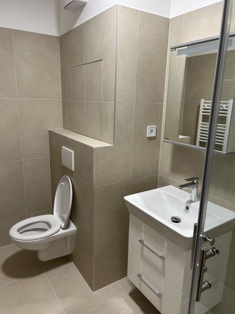 Pronájem bytu 1+kk 35 m², Topolová, Olomouc, Olomoucký kraj Pronájem bytu 1+kk 35 m², Topolová, Olomouc, Olomoucký kraj