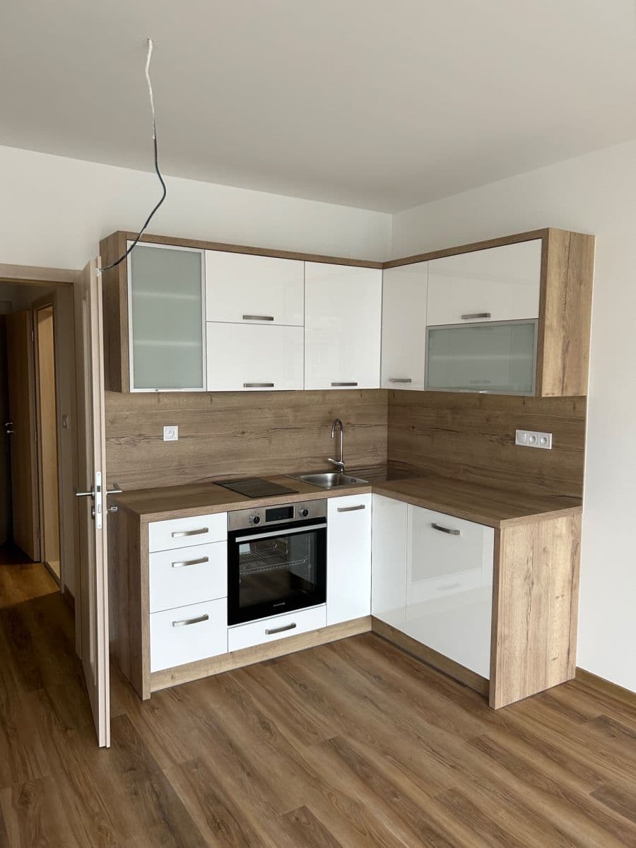 Pronájem bytu 1+kk 35 m², Topolová, Olomouc, Olomoucký kraj Pronájem bytu 1+kk 35 m², Topolová, Olomouc, Olomoucký kraj