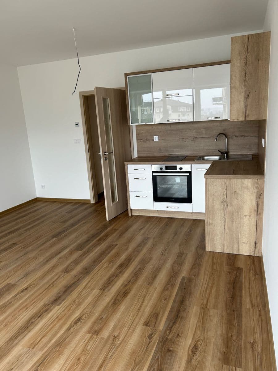 Pronájem bytu 1+kk 35 m², Topolová, Olomouc, Olomoucký kraj Pronájem bytu 1+kk 35 m², Topolová, Olomouc, Olomoucký kraj