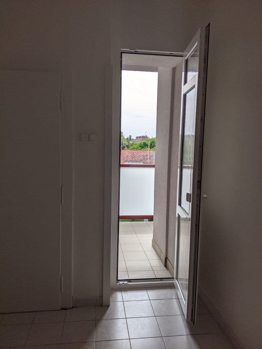 Pronájem bytu 2+kk 62 m², Josefa Čapka, Kladno, Středočeský kraj Pronájem bytu 2+kk 62 m², Josefa Čapka, Kladno, Středočeský kraj