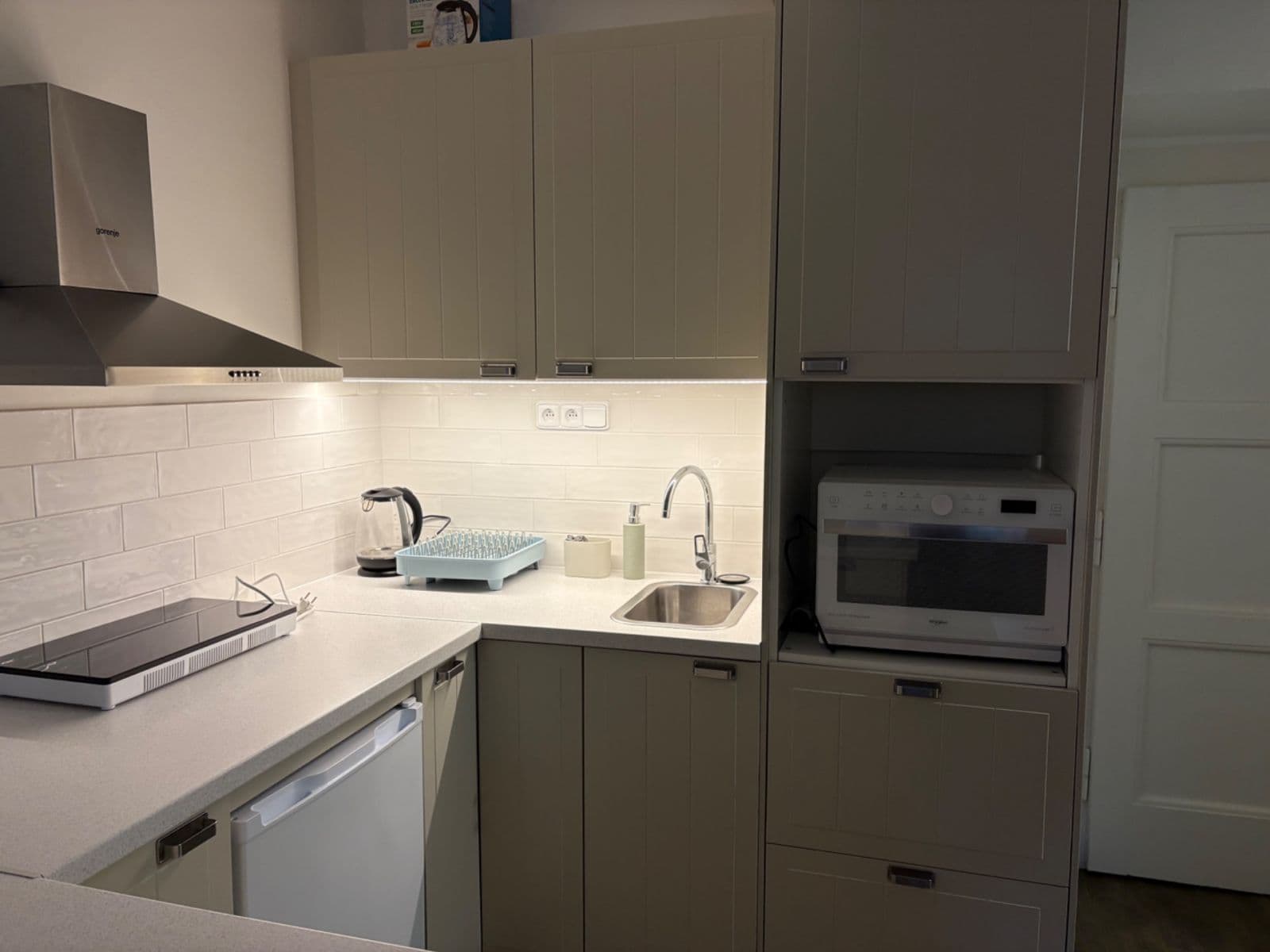 Pronájem bytu 1+kk 20 m², V Úvalu, Praha, Praha Pronájem bytu 1+kk 20 m², V Úvalu, Praha, Praha