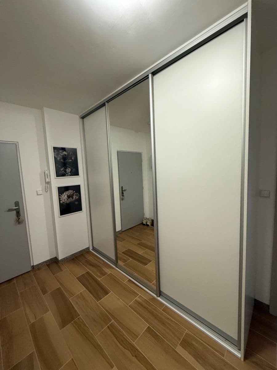 Prodej bytu 3+kk 63 m², Višňová, Milovice, Středočeský kraj Prodej bytu 3+kk 63 m², Višňová, Milovice, Středočeský kraj