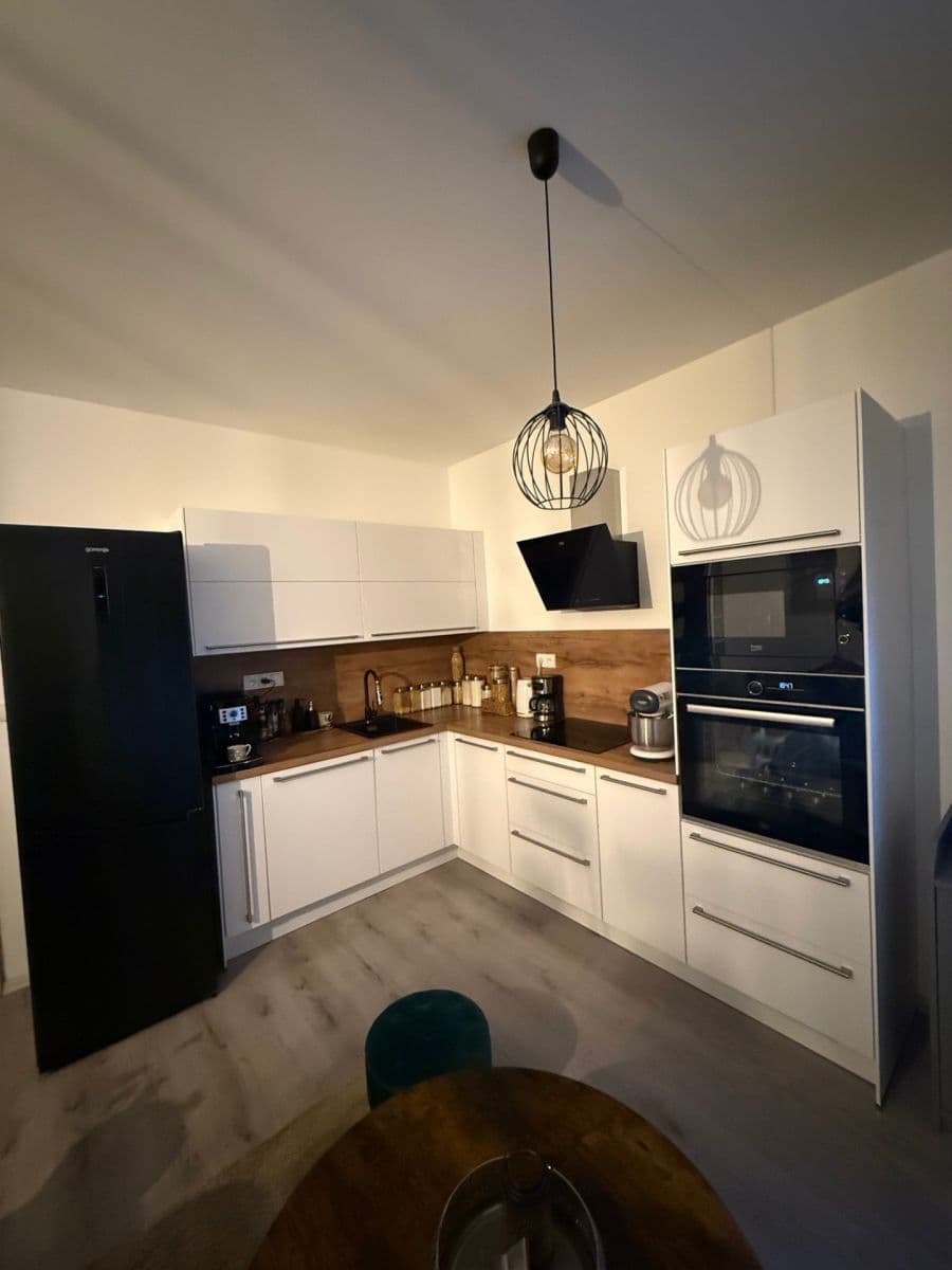 Prodej bytu 3+kk 63 m², Višňová, Milovice, Středočeský kraj Prodej bytu 3+kk 63 m², Višňová, Milovice, Středočeský kraj