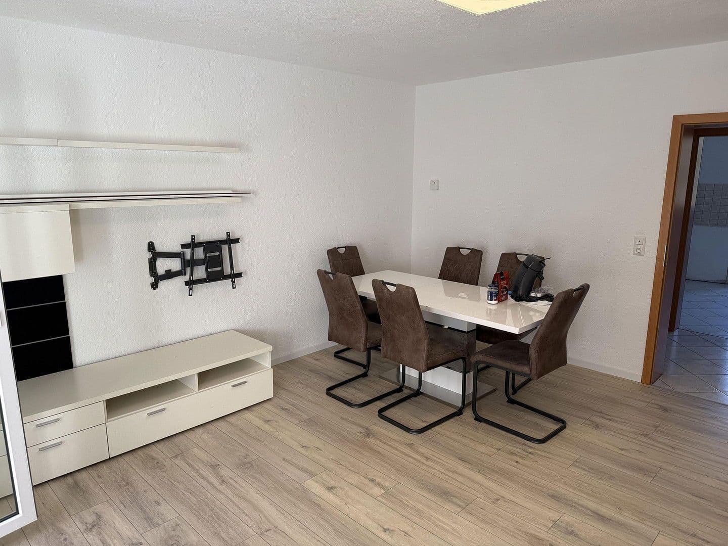 Pronájem bytu 3+1 76 m², Stuttgart, Bádensko-Württembersko Pronájem bytu 3+1 76 m², Stuttgart, Bádensko-Württembersko