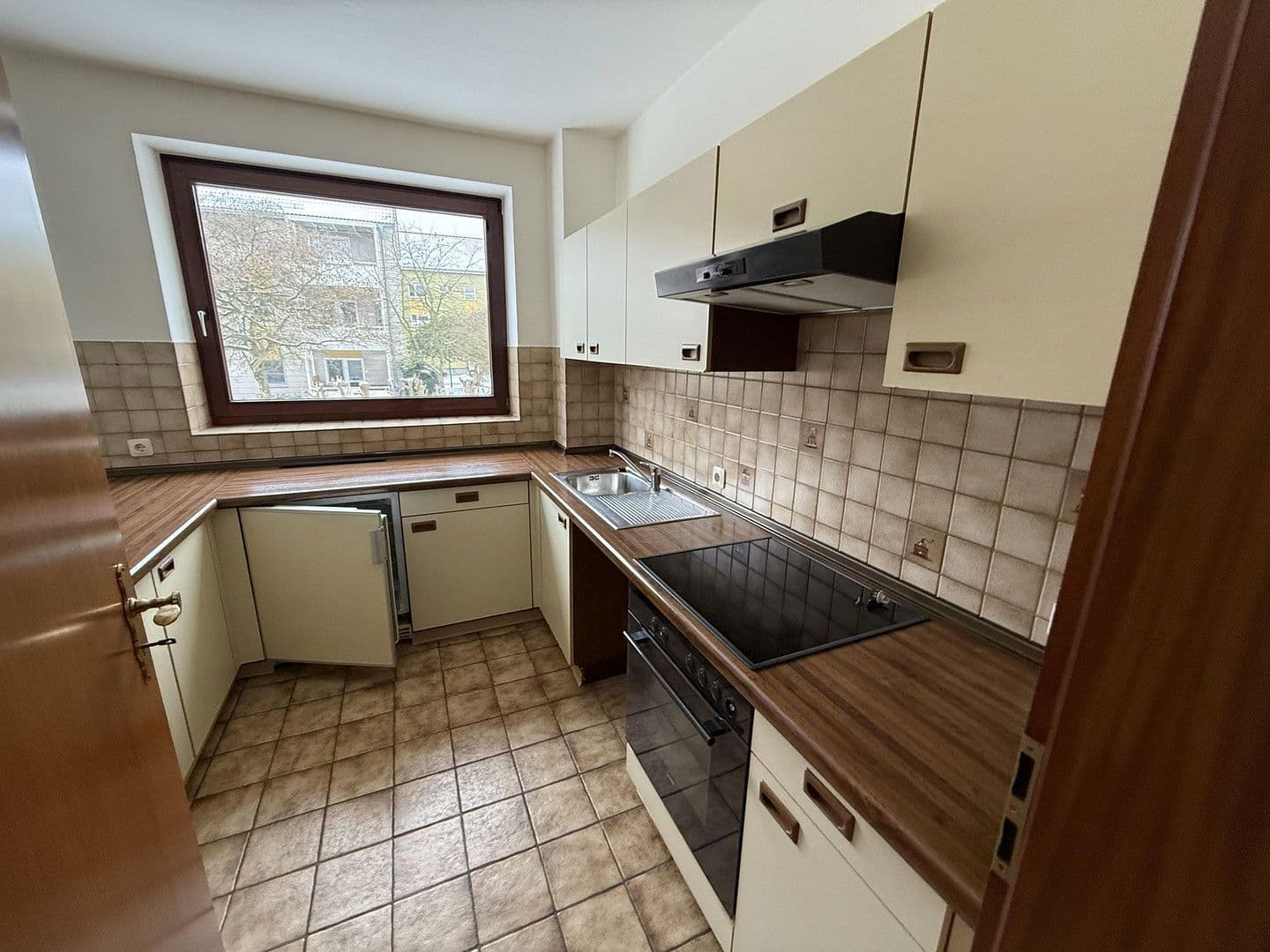 Pronájem bytu 3+1 80 m², Petersdorfstraße, Hamburg, Hamburg Pronájem bytu 3+1 80 m², Petersdorfstraße, Hamburg, Hamburg